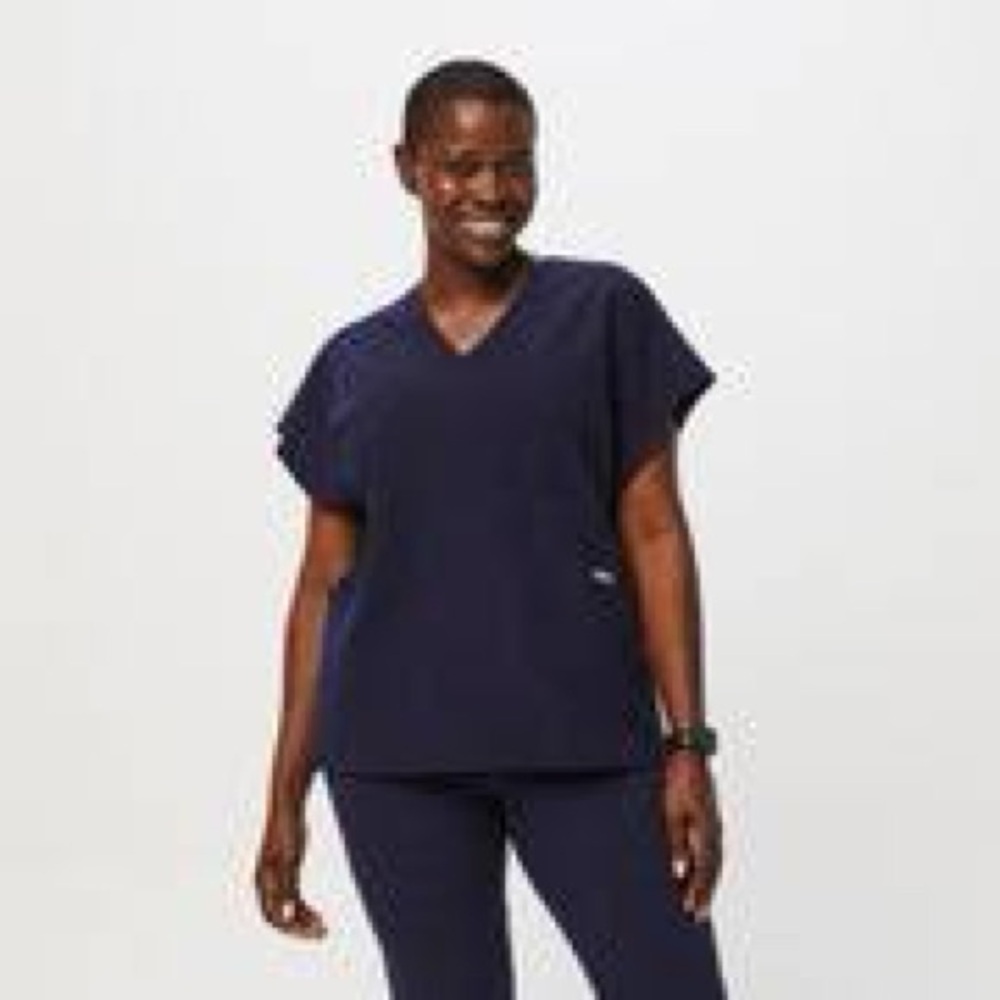 Figs Estrella scrub top